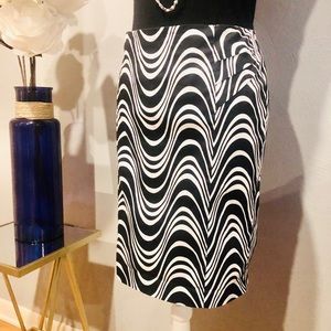 Stylish black/white pencil skirt by New York & Co